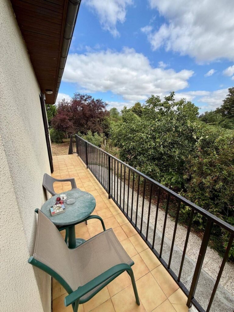 Chambre en colocation — maison de 135 m² avec jardin — Poitiers
