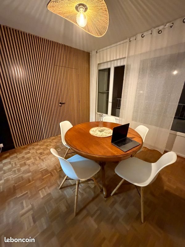 Chambre en colocation féminine — T4 meublé avec balcon — Angers