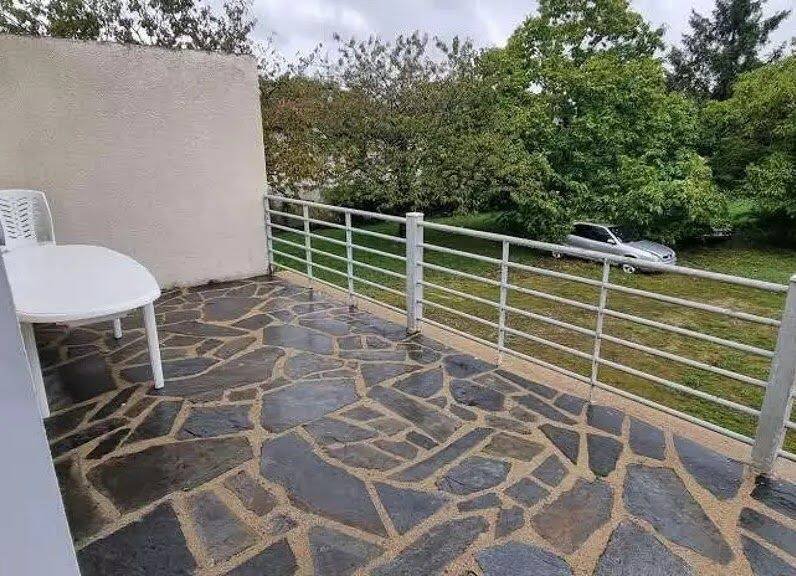 Chambre en colocation — grande maison rénovée de 182 m² — Saint-Benoît