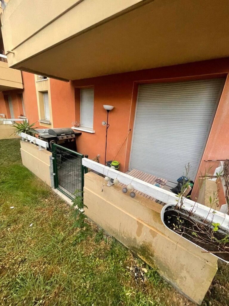 T2 meublé de 42 m² avec balcon et piscine, résidence de 2006 — Toulouse