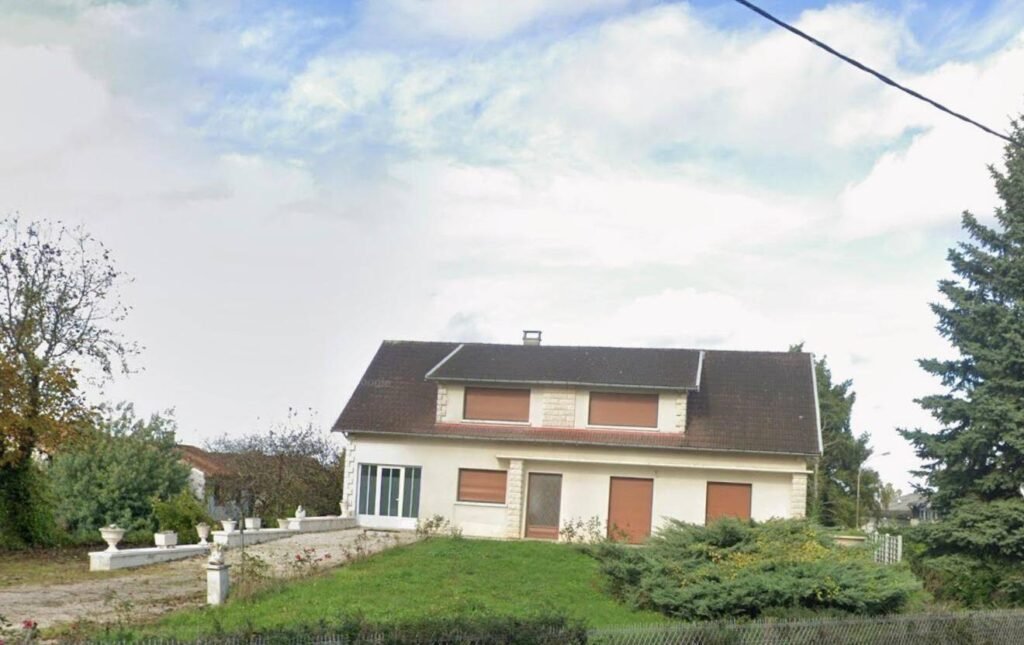 Chambre en colocation — grande maison rénovée de 182 m² — Saint-Benoît