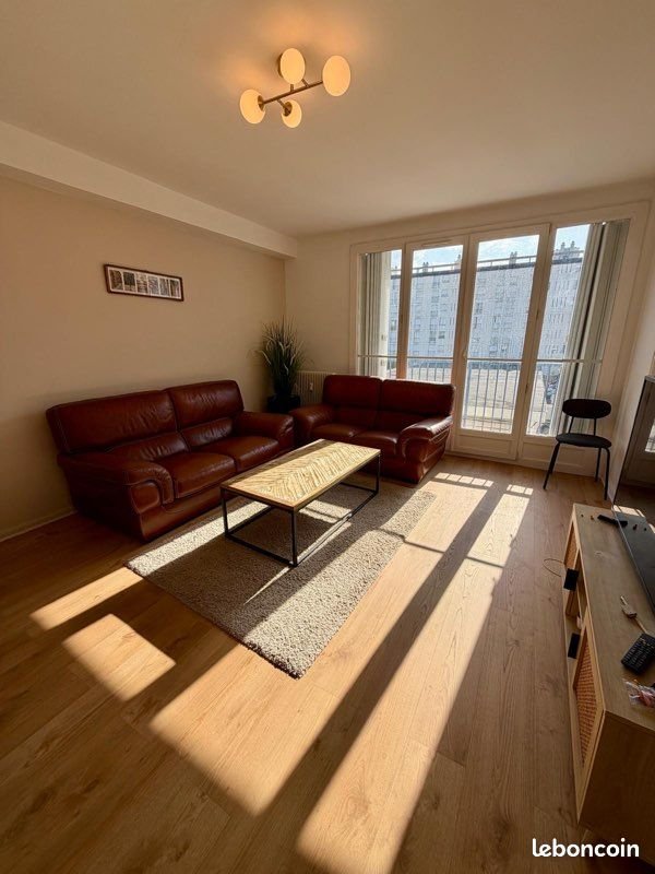 Chambre en colocation — T5 meublé de 82 m² avec balcon — Tours