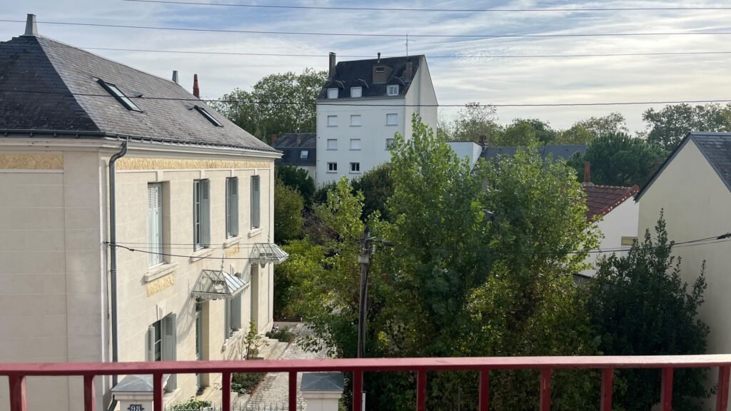 À louer, agréable appartement T3 avec balcon - Tours. — Tours