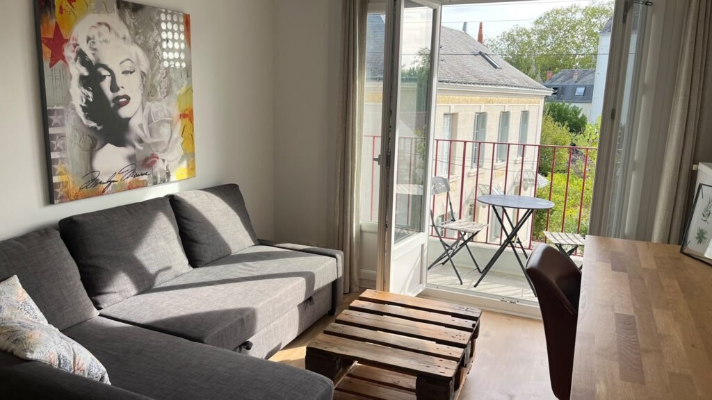 À louer, agréable appartement T3 avec balcon - Tours. — Tours