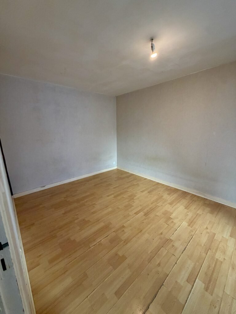 T2 non meublé de 36 m² avec poutres apparentes — quartier des Halles, hyper-centre — Tours