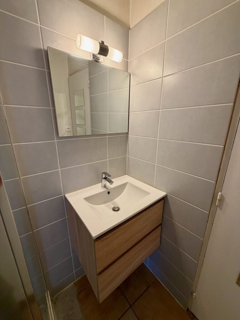 T2 non meublé de 36 m² avec poutres apparentes — quartier des Halles, hyper-centre — Tours