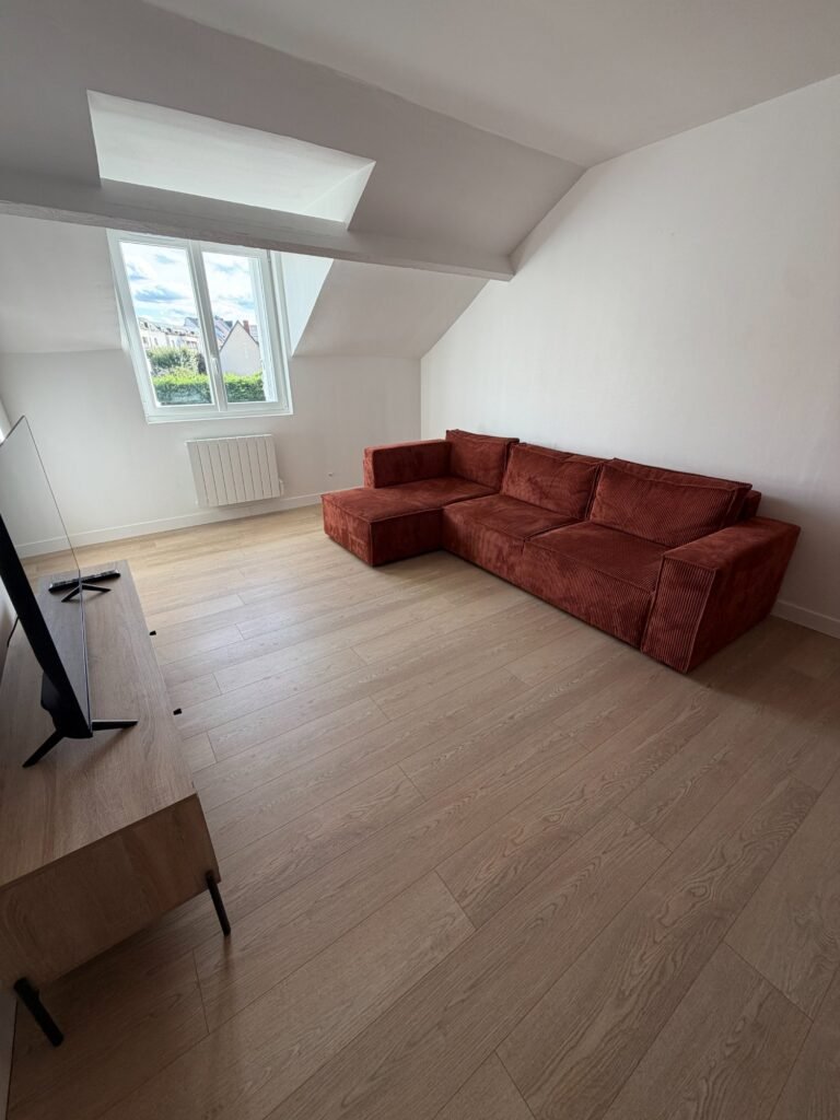 🔆 À louer, grande maison meublée - Joué-lès-Tours. — Joué-lès-Tours