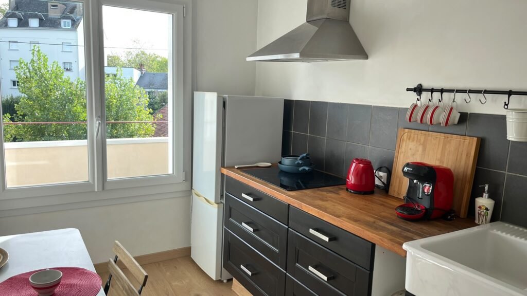 À louer, agréable appartement T3 avec balcon - Tours. — Tours