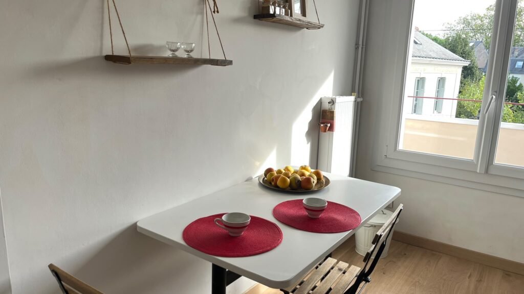 À louer, agréable appartement T3 avec balcon - Tours. — Tours