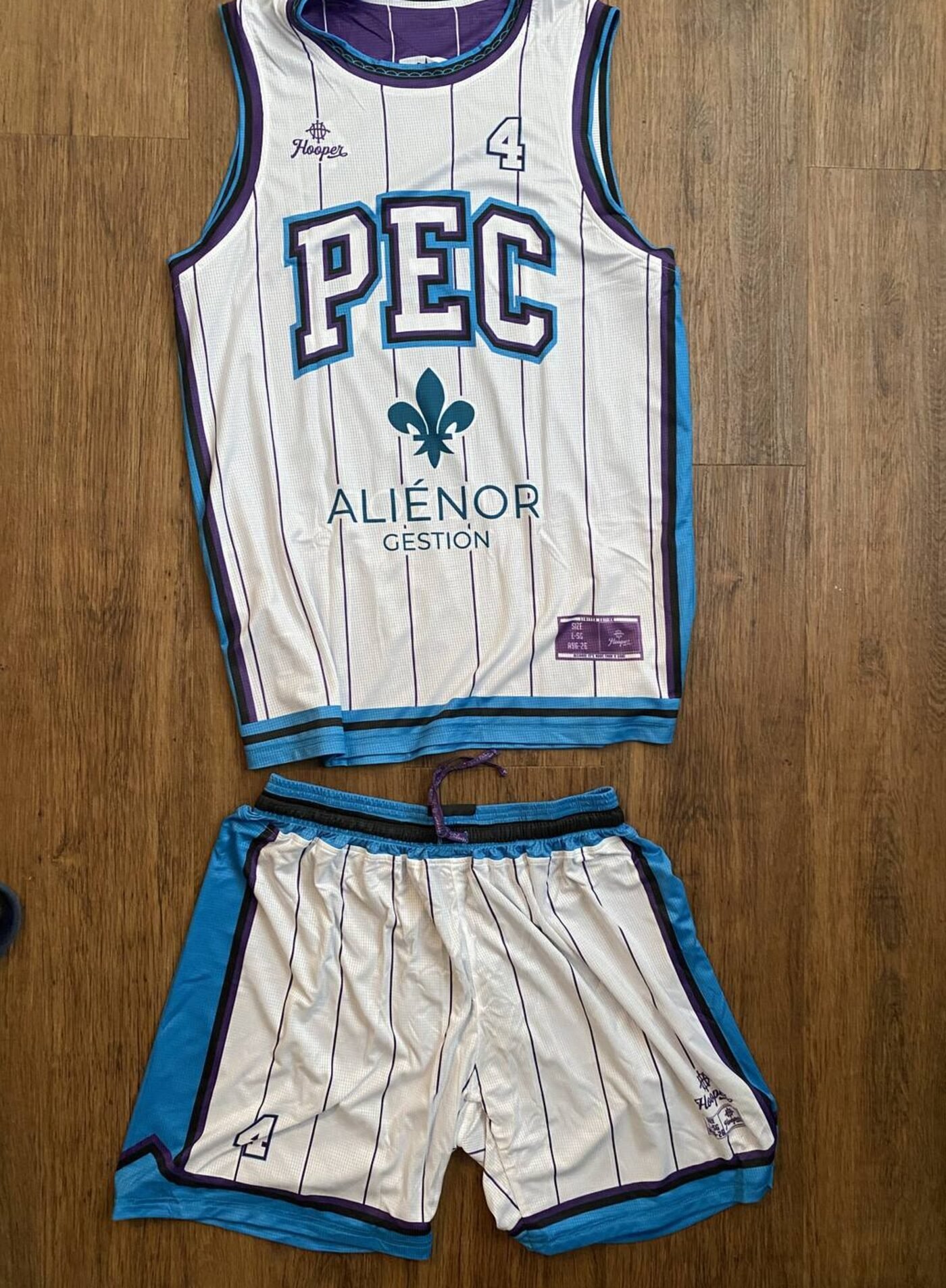 Maillot et short blancs du PEC Basket floqués Aliénor Gestion, tenue extérieur de la saison 2026-2027, Poitiers