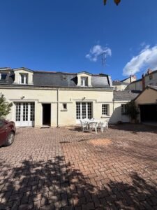 Maison T5 meublée de 106 m² avec garage, cellier et jardin — 3 chambres — Saumur — photo 1