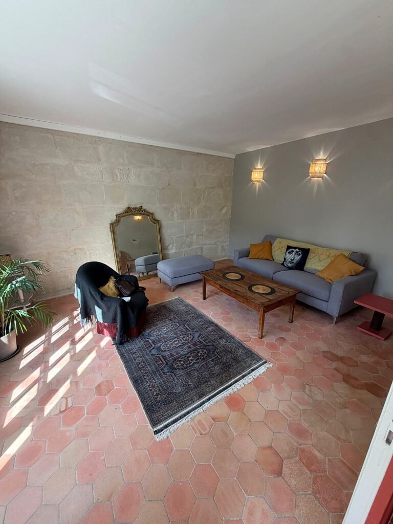 Maison T5 meublée de 106 m² avec garage, cellier et jardin — 3 chambres — Saumur