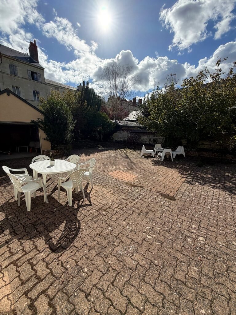 Maison T5 meublée de 106 m² avec garage, cellier et jardin — 3 chambres — Saumur