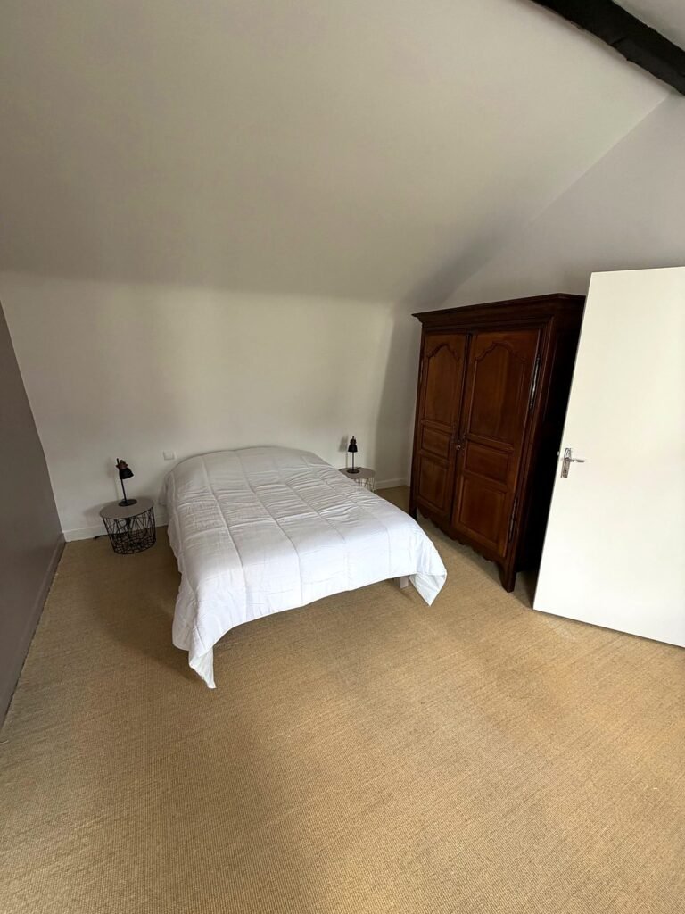 Maison T5 meublée de 106 m² avec garage, cellier et jardin — 3 chambres — Saumur