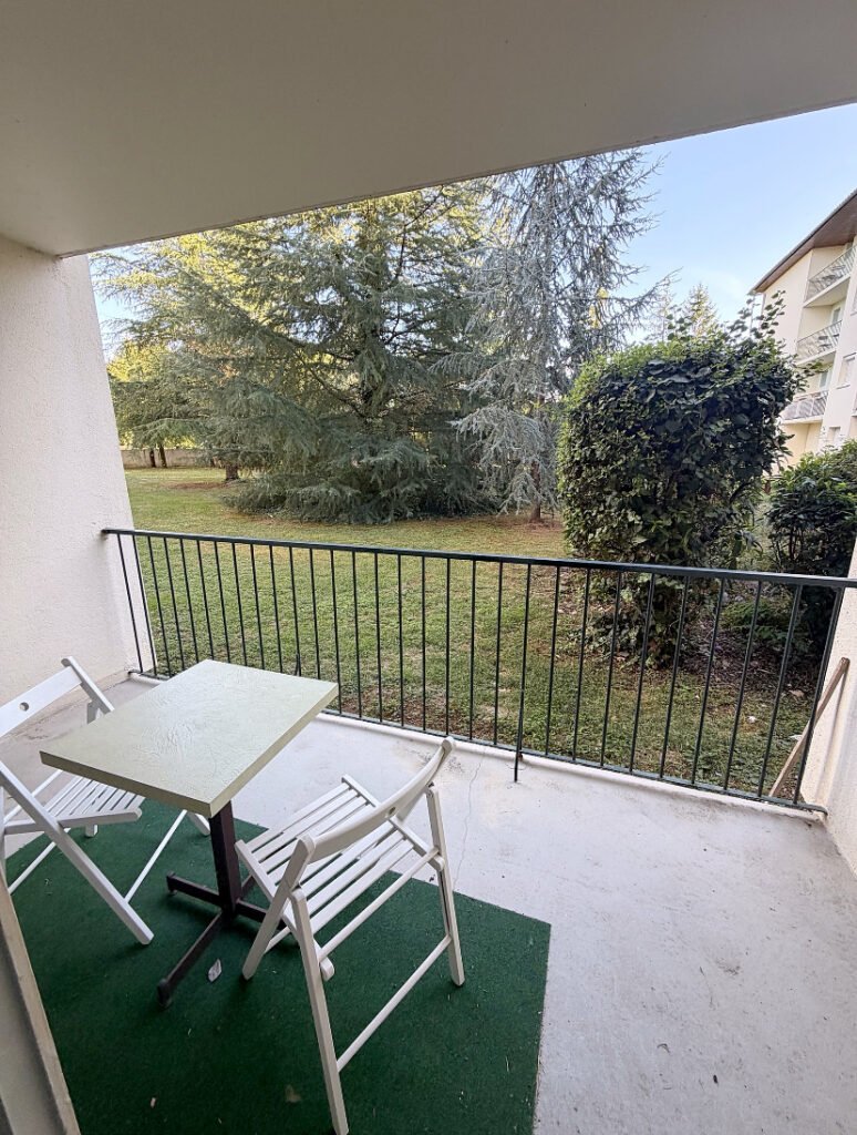 Studio avec terrasse et parking — rue de la Gibauderie — Poitiers