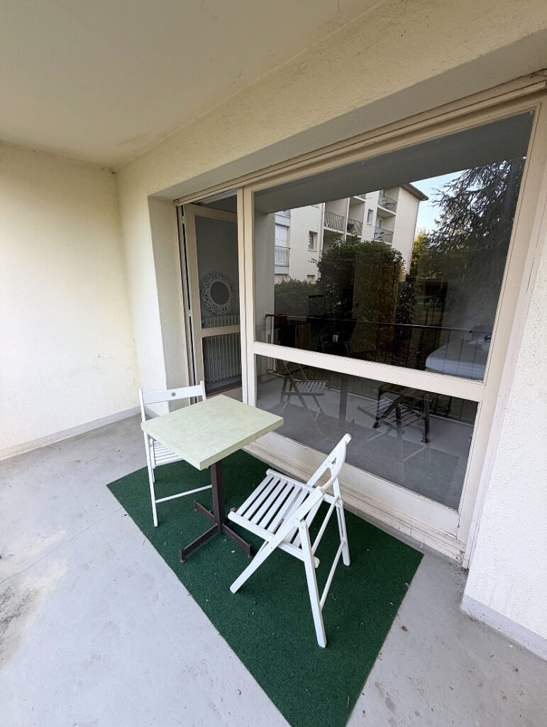 Studio avec terrasse et parking — rue de la Gibauderie — Poitiers