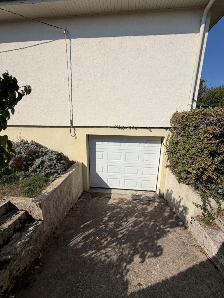 a louer, charmante maison avec garage — Poitiers