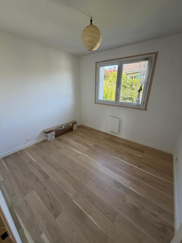 a louer, charmante maison avec garage — Poitiers