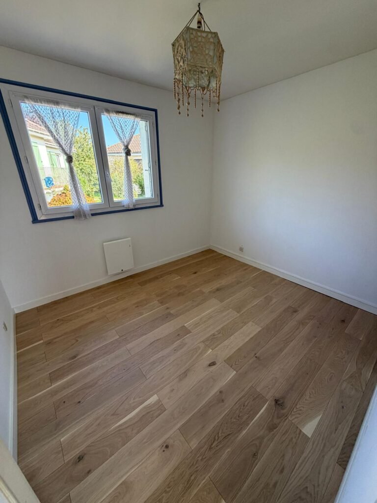 a louer, charmante maison avec garage — Poitiers