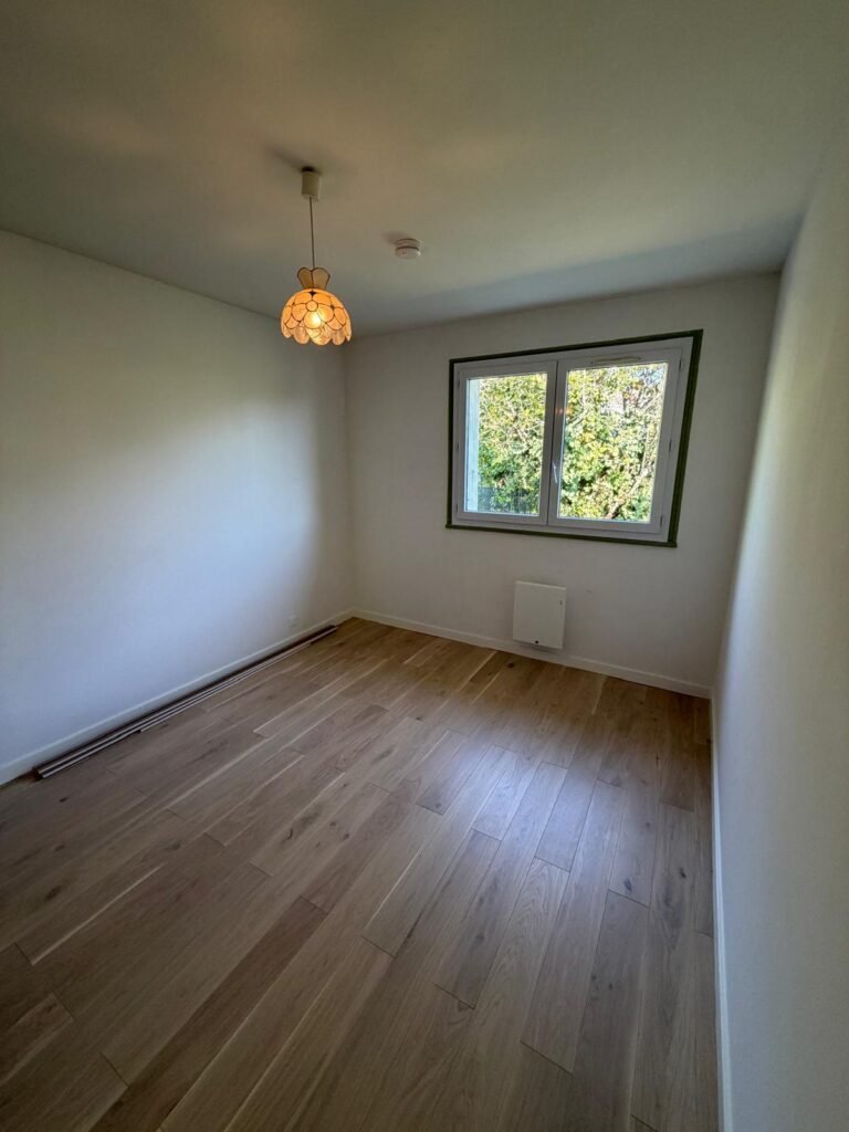 a louer, charmante maison avec garage — Poitiers