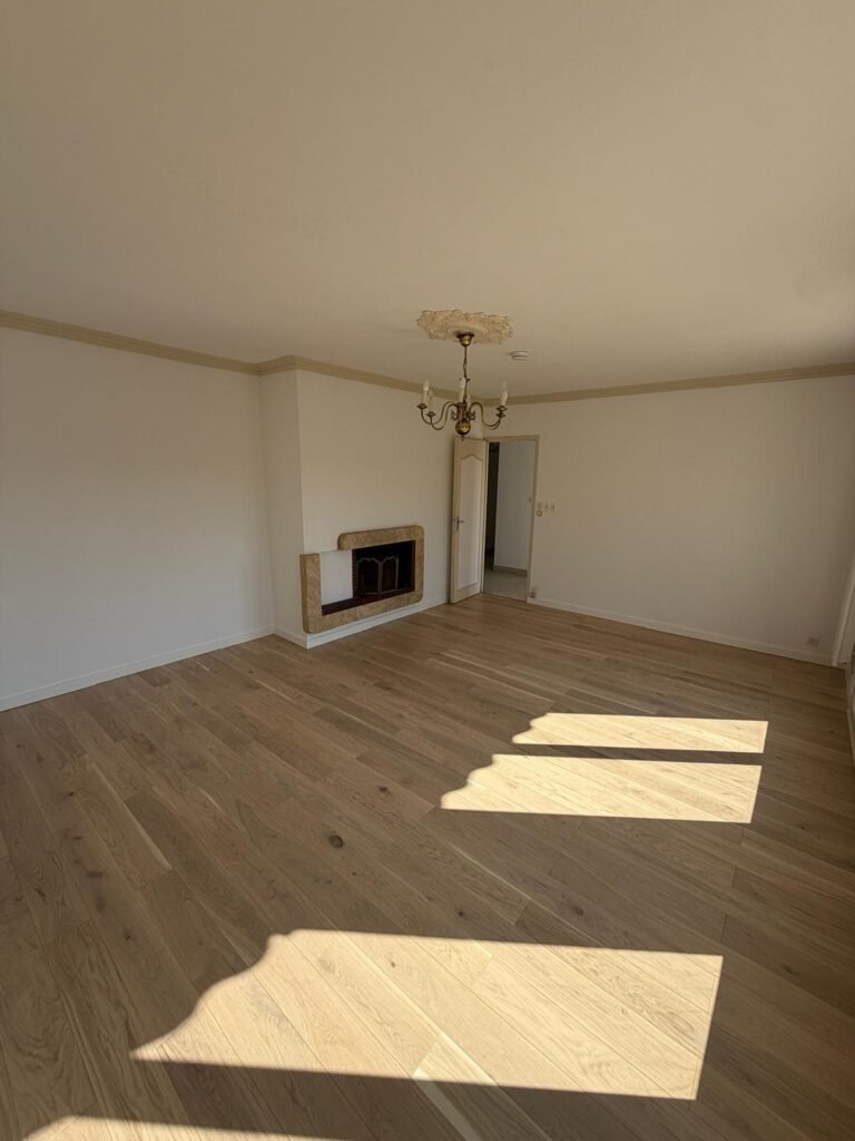 a louer, charmante maison avec garage — Poitiers