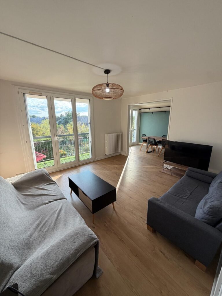 Appartement meublé de 88 m² avec balcon – Joué-lès-Tours — Joué-lès-Tours