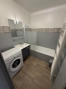 STUDIO MEUBLÉ - PLACE DE PARKING — Châtellerault — photo 9