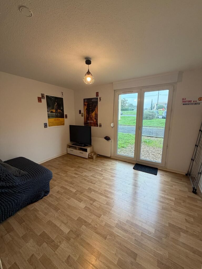 JOLI STUDIO MEUBLÉ — Poitiers