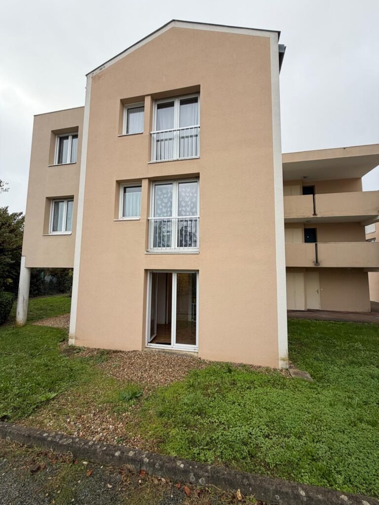JOLI STUDIO MEUBLÉ — Poitiers