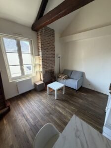 Studio meublé avec mezzanine et parking — quai de la Loire — Saint-Pierre-des-Corps — photo 2