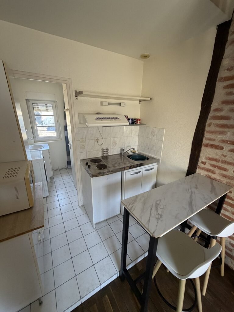 Studio meublé avec mezzanine et parking — quai de la Loire — Saint-Pierre-des-Corps