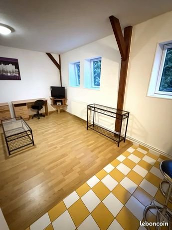 Studio meublé de 25 m² — gare / centre-ville, charges tout compris — Tours