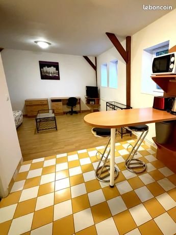 Studio meublé de 25 m² — gare / centre-ville, charges tout compris — Tours