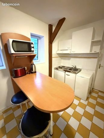 Studio meublé de 25 m² — gare / centre-ville, charges tout compris — Tours